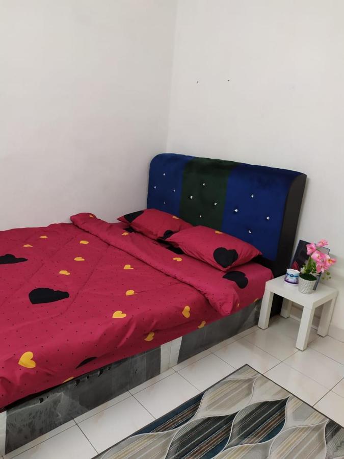 Anggun Homestay Сері-Іскандар Екстер'єр фото
